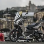 Aprilia SR GT 400