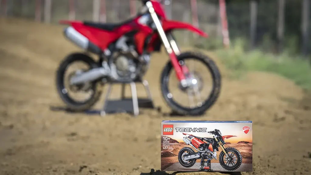 LEGO Ducati Desmo450 MX Factory LEGO Ducati Desmo450 MX Factory